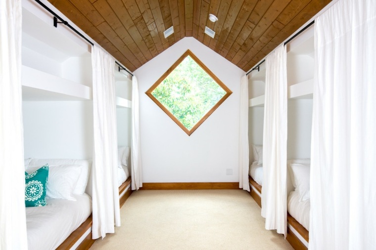 chambres enfant blanche design plafond bois lit mezzanine tapis de sol beige