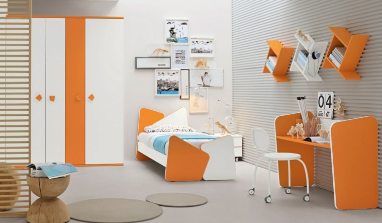 chambres enfant design idée aménagement intérieur orange blanc tapis de sol rond lit coussins bureau bois