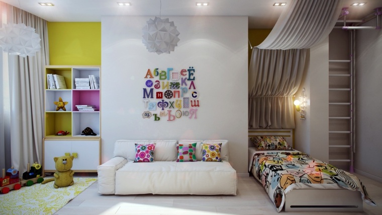 chambre enfant design aménagement idée canapé blanc coussins meubles bois étagères tapis de sol blanc jaune lit 