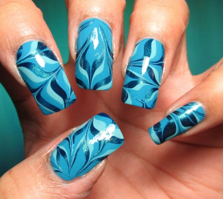 décoration ongles effet marbre nuances bleues