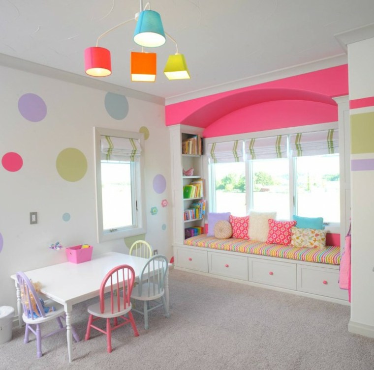 chambre enfant éclairage idée luminaire design papier peint chambre bébé idée coussins