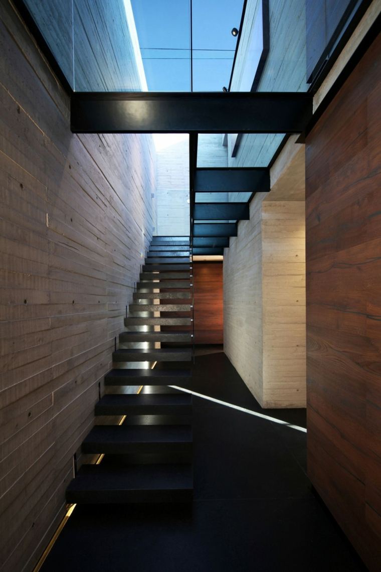 appartement design moderne escalier métal idée appartement aménagement Amsterdam Building de Jorge Hernández de la Garza