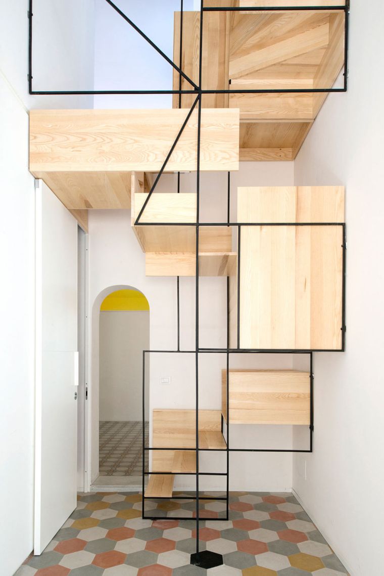 escalier bois et metal deco géométrique