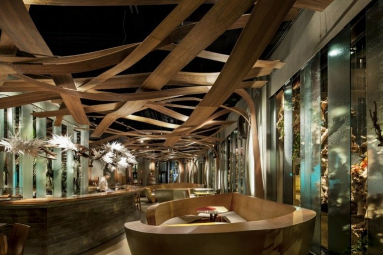 intérieur moderne restaurant design faux plafond déco ikibana estaurant el equipo creativo barcelona