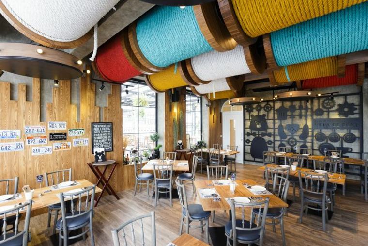 faux plafond design moderne intérieur contemporain original bois idée restaurant moderne intérieur villa de bear restaurant bangkok
