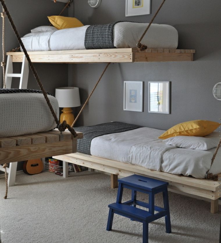 lit superposé bois chambre enfant idée gain de place design table bois déco mur cadres 