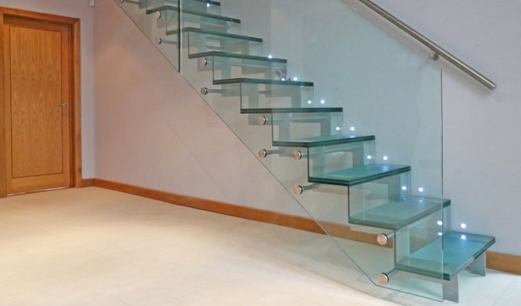 idees deco moderne escalier verre