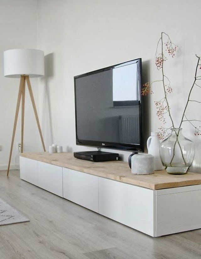 meuble en bois tv plante lampe design idée parquet salon tapis de sol télévision meuble en bois ikea
