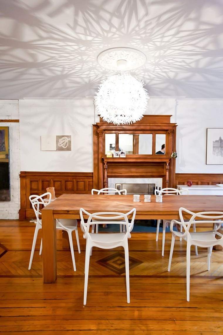 ikea luminaire salle à manger design suspension intérieur déco table en bois chaise blanche meuble bois