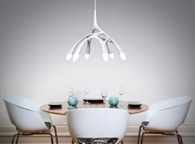 luminaire design idée salle à manger éclairage lampe suspension design table en bois chaise 