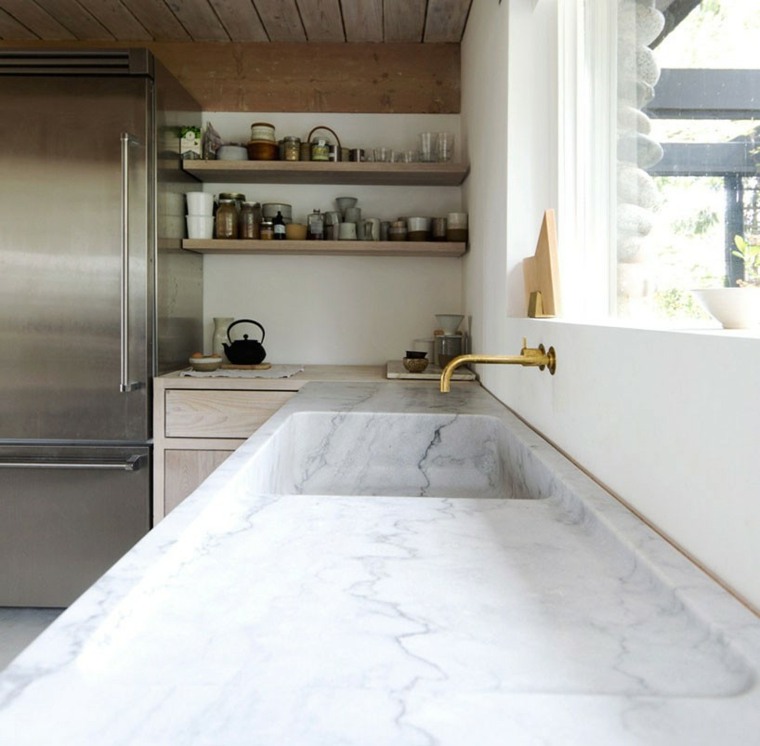 maison intérieur moderne design évier marbre étagères bois déco moderne idée marbre intérieur matériaux nobles