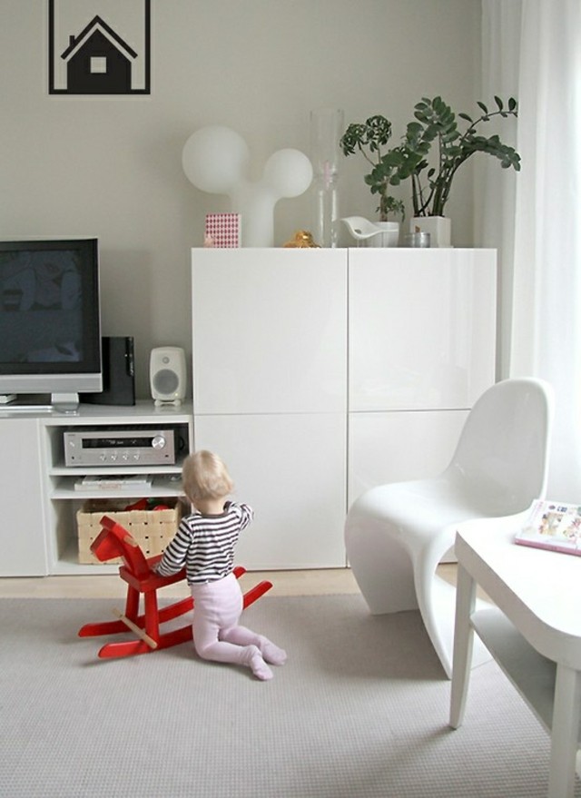 meuble tv ikea besta design bois cadre mur déco plante fauteuil blanc table 