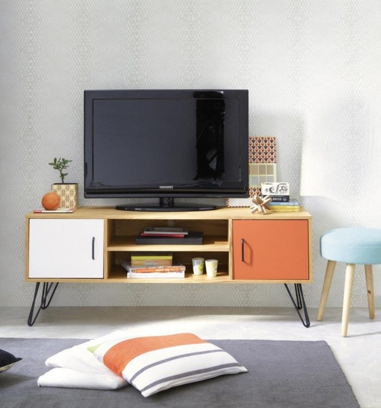 meubles salon design meuble TV design bois moderne idée tapis de sol gris coussins déco maisons du monde