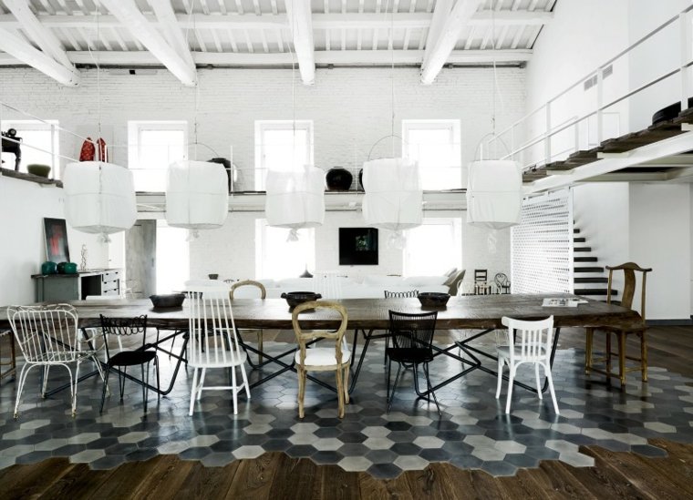 papier peint imitation carrelage sol cuisine salle à manger table en bois chaise luminaire suspendu