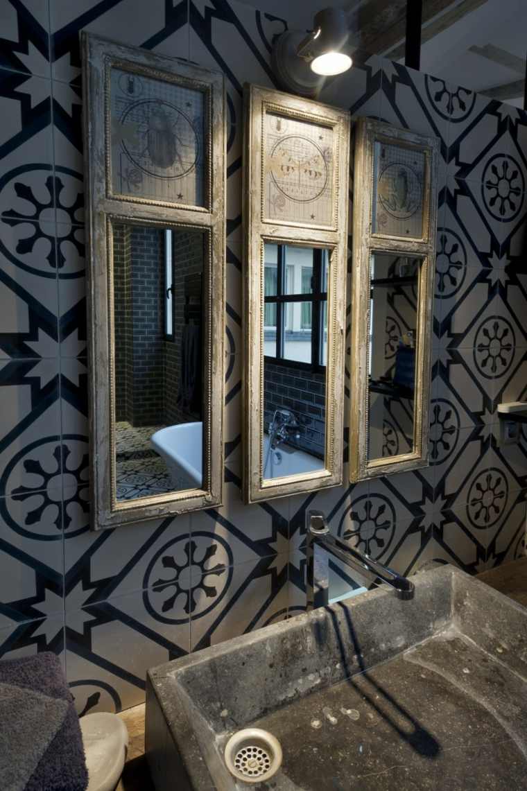 salle de bain authentique design mur déco miroir cadre bois évier pierre