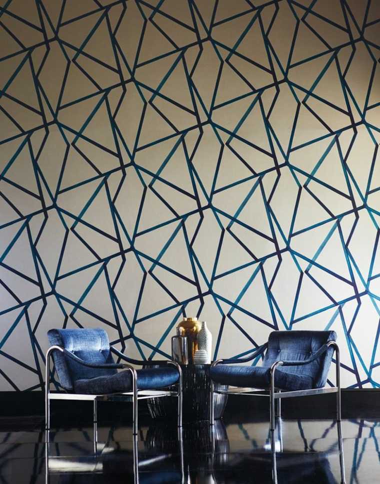 papier peint original mur salon déco mur en bleu fauteuil bleu salon design