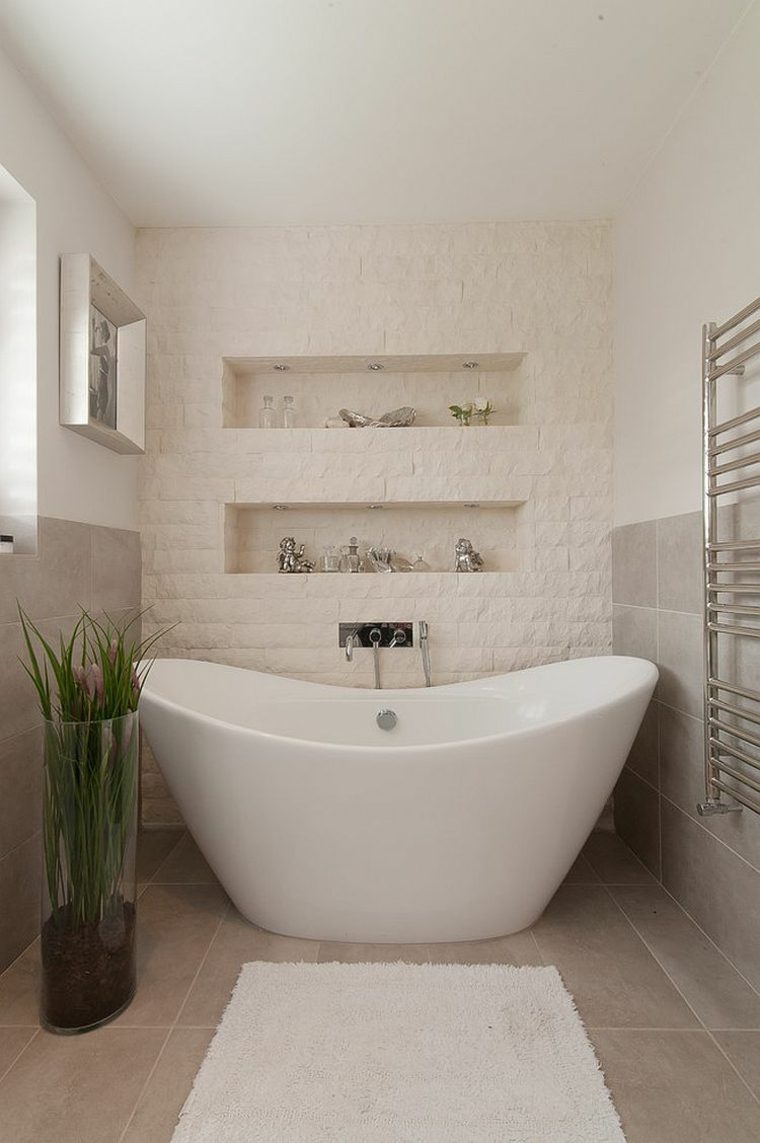 mur pierre salle de bain blanche