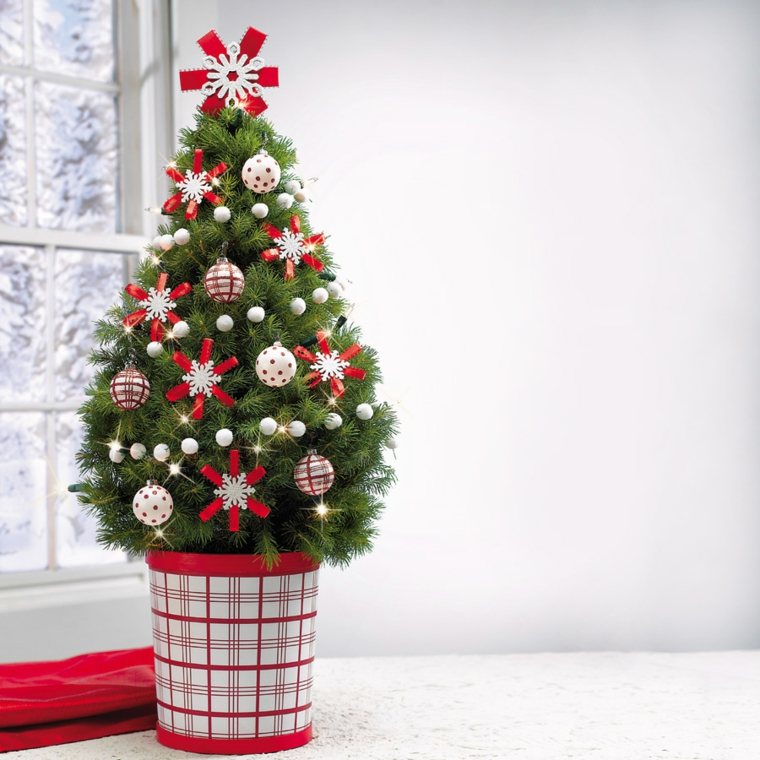 decoration d'arbre de noel blanc et rouge