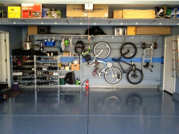 garage optimisation idée rangement mur étagère accrochage vélo mur 
