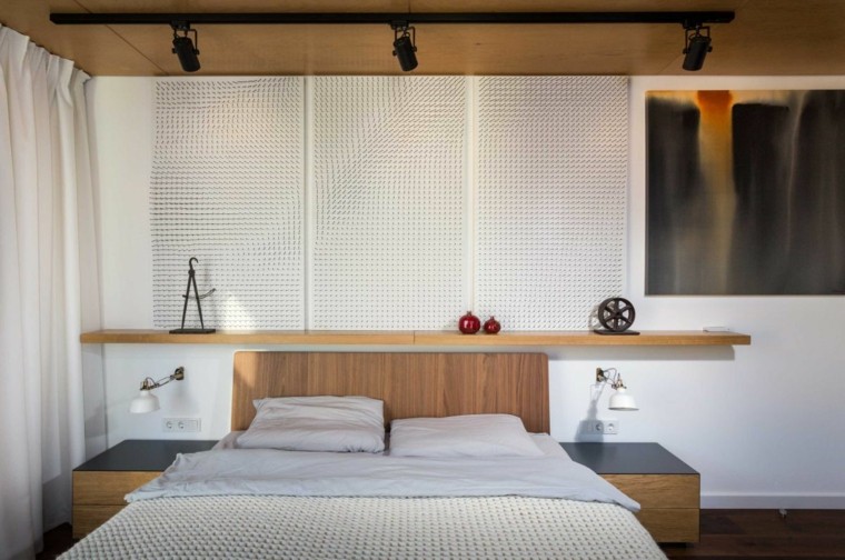 habillage mur chambre à coucher idée design étagère bois tete de lit bois design coussins rideaux blanc déco mur tableau
