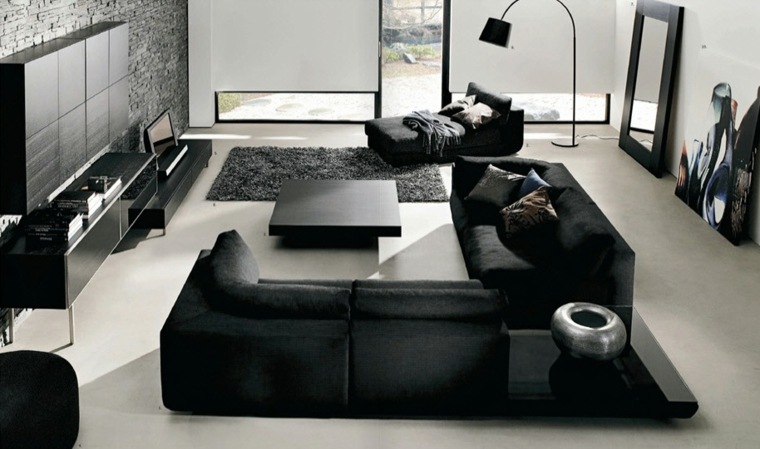 salon noir design canapé noir table basse bois tapis de sol gris foncé carrelage blanc miroir cadre bois noir