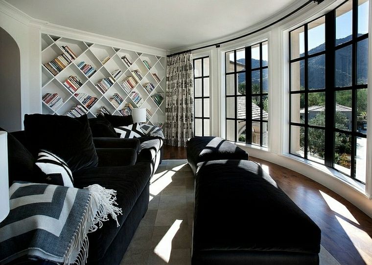 salon moderne design étagères blanches canapé noir coussins noir et blanc fauteuil idée aménagement moderne