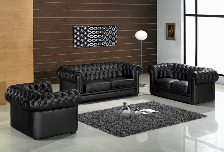 salon contemporain canapé noir cuir design tapis de sol gris mur marron bois tableau noir et blanc