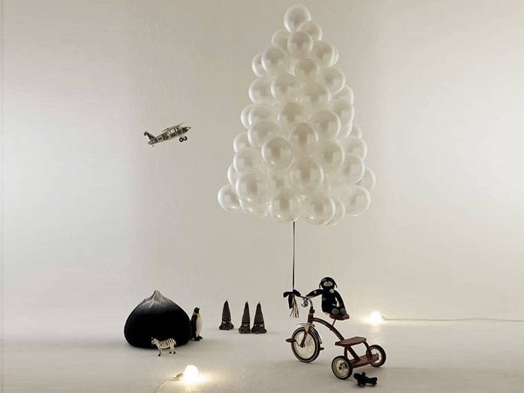 sapin noël original ballons alternative artificiel idée chambre enfant déco originale 