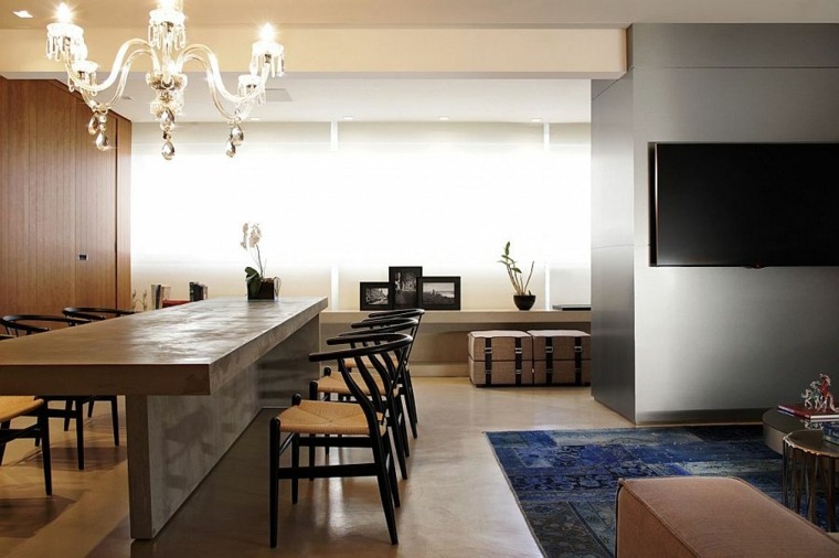 aménagement appartement design moderne salle à manger table design chaise tapis de sol bleu