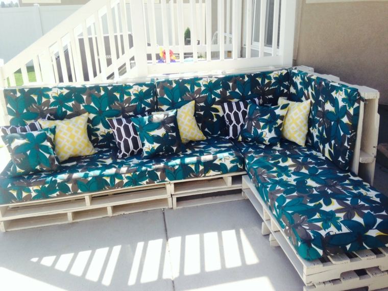 fabriquer des meubles avec des palettes canapé d'angle salon jardin