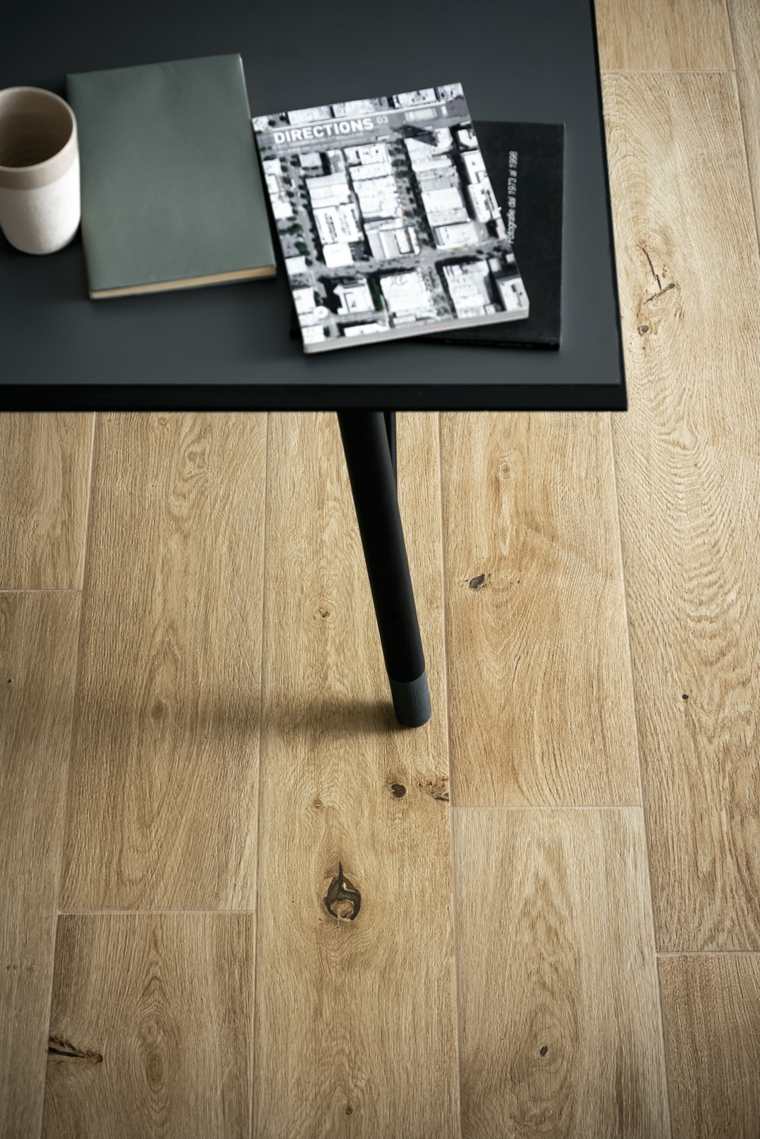 carrelage imitation bois design table basse noire design marazzi idée salon revêtement sol