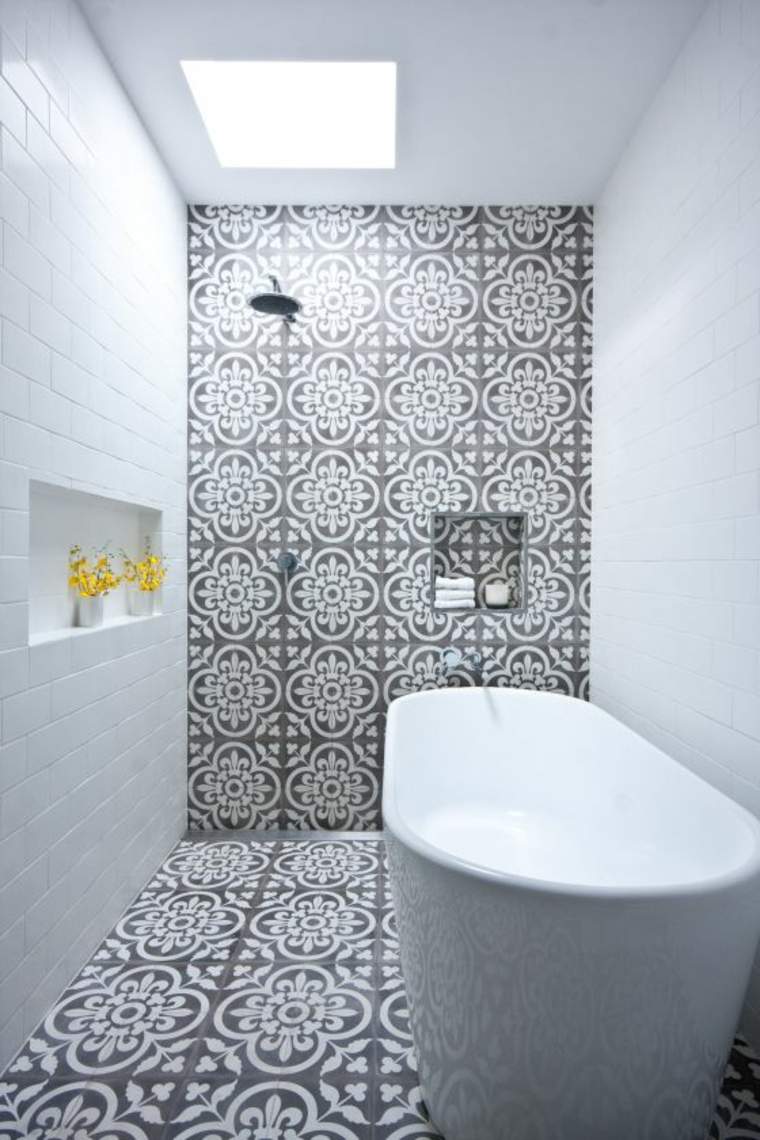carrelage marocain salle de bains baignoire idée revêtement mur sol douche éclairage