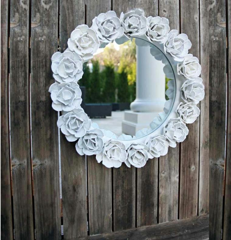 idée récup déco miroir cadre boîtes à oeufs roses cadre miroir diy 