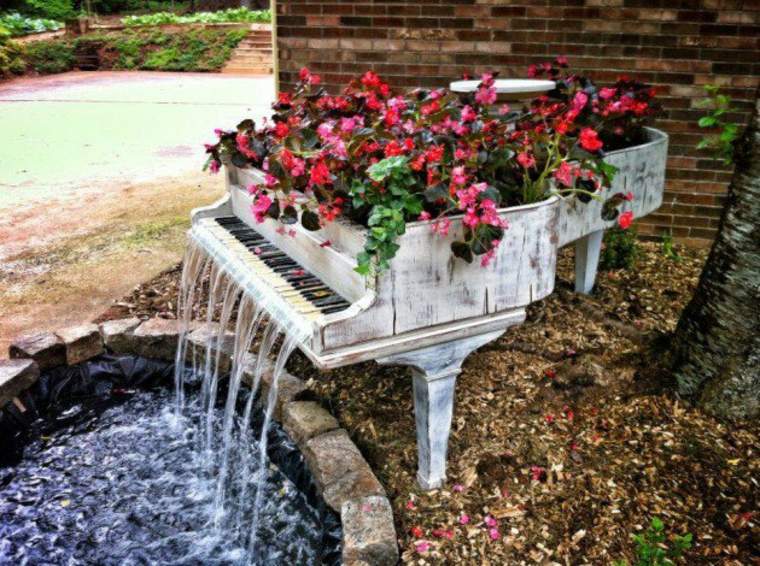 idée récup jardin piano bois design fleurs terrasse jardin 