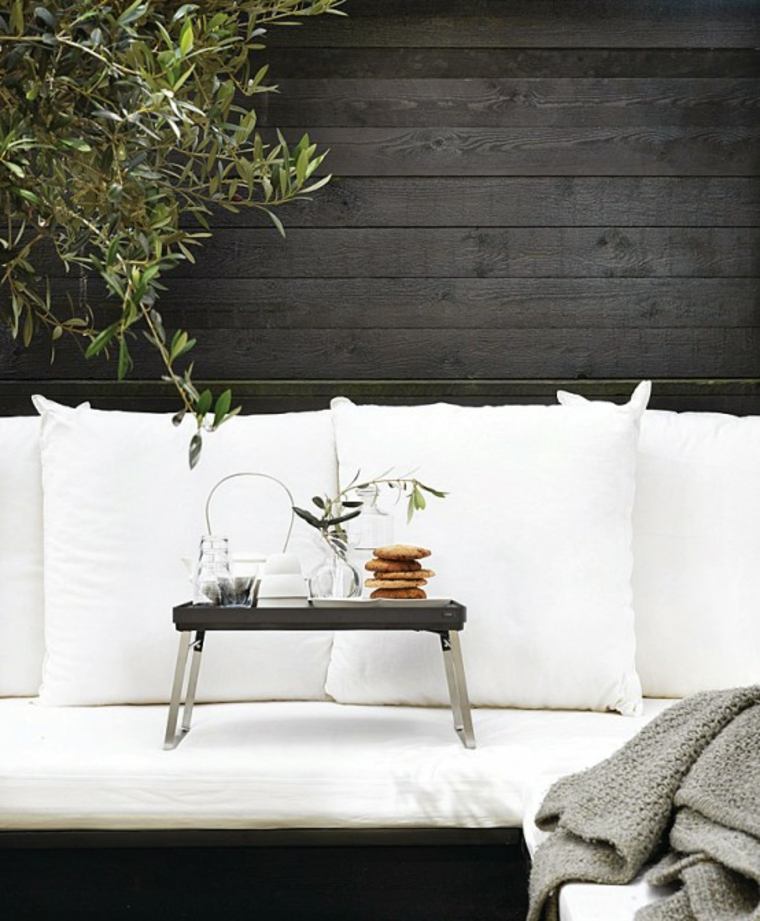 terrasse idée aménagement design canapé minimaliste coussin idée déco extérieur