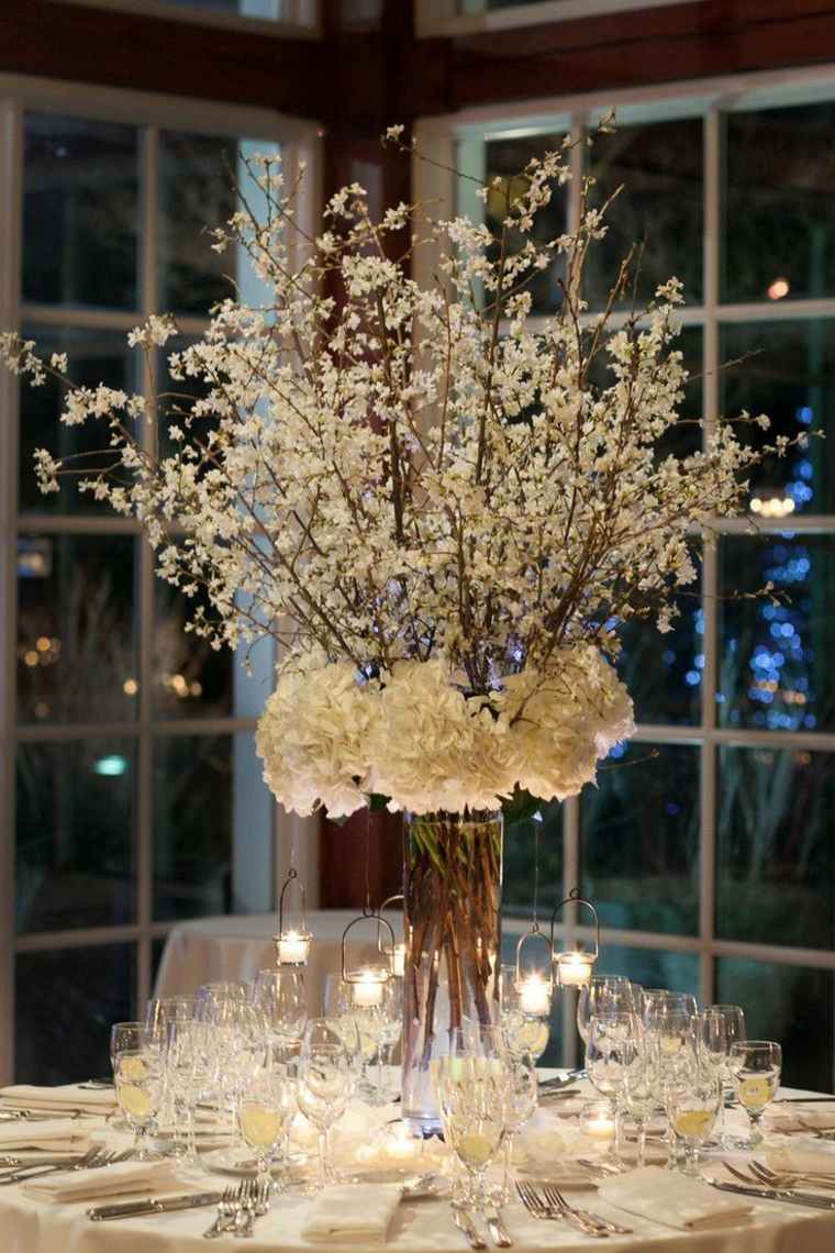 décoration table mariage fleurs blanches