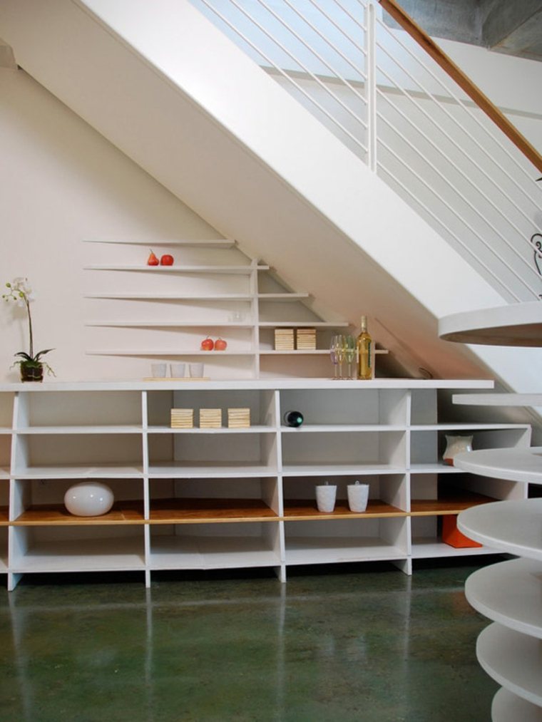 étagères rangement idée tiroirs escalier gain de place 