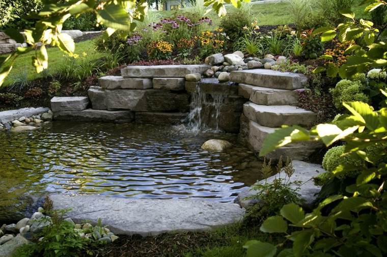 cascade jardin idée bassin d'eau aménagement extérieur déco pierre 