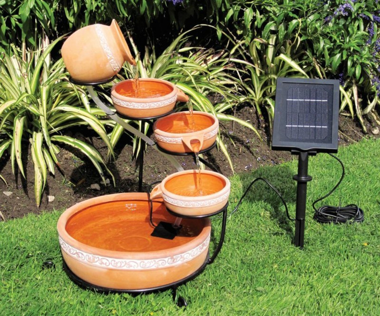 fontaine céramique solaire idée jardin aménagement écolo