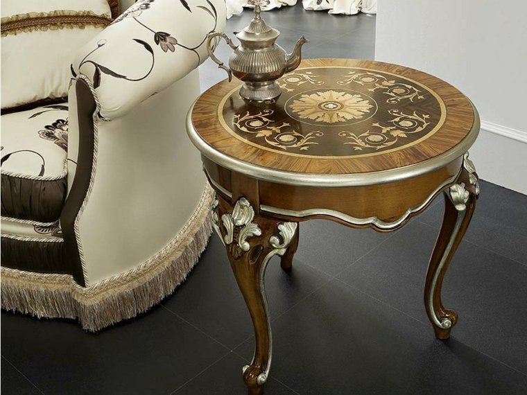 intérieur table baroque idée aménagement intérieur bois design fauteuil blanc