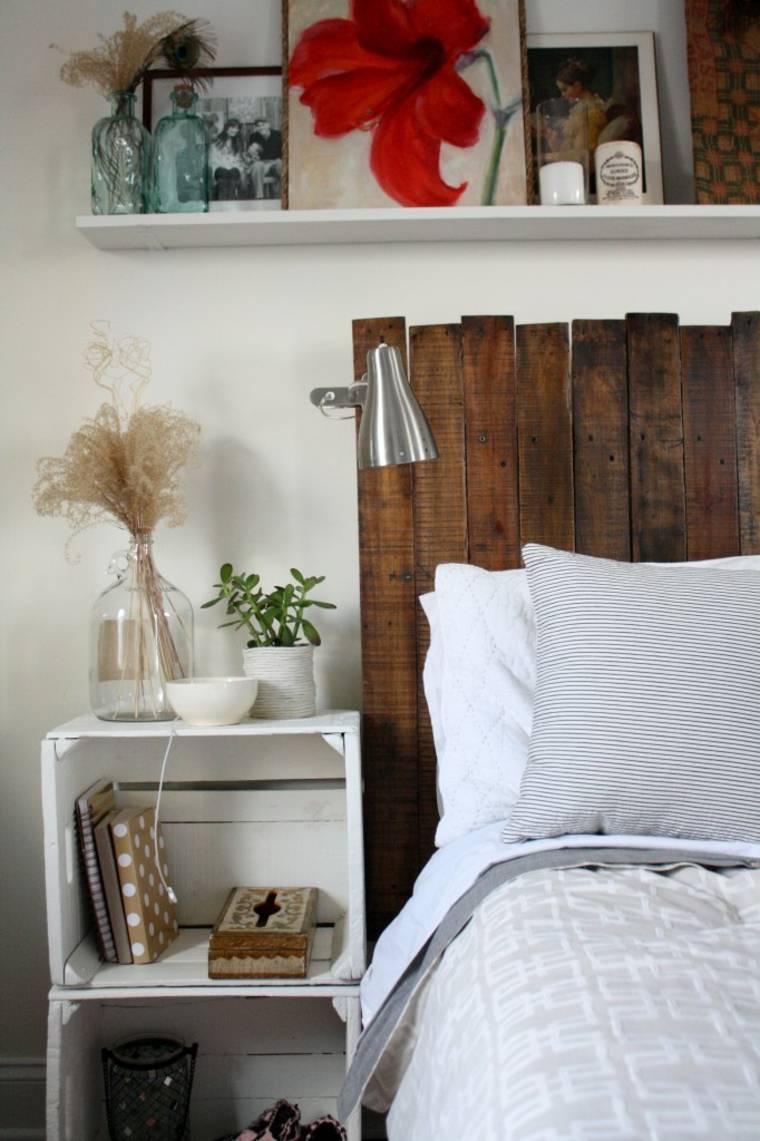 tête de lit bois diy idée étagère déco chambre à coucher rangement mobilier bois déco intérieure
