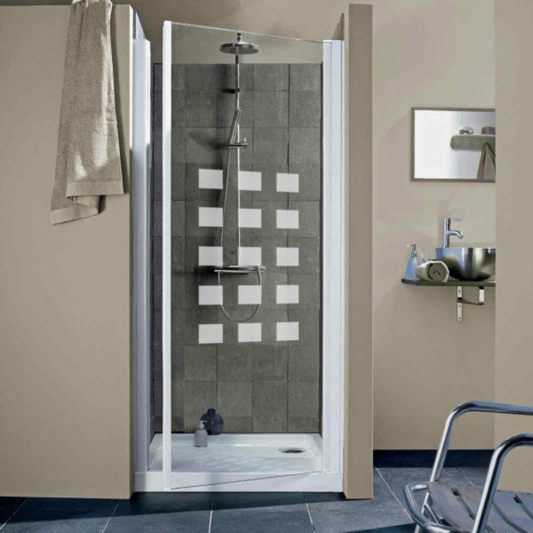porte battante cabine de douche idée aménagement salle de bains