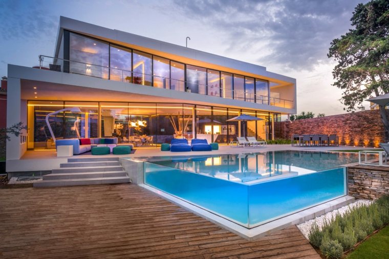 piscine transparente moderne maison Espagne