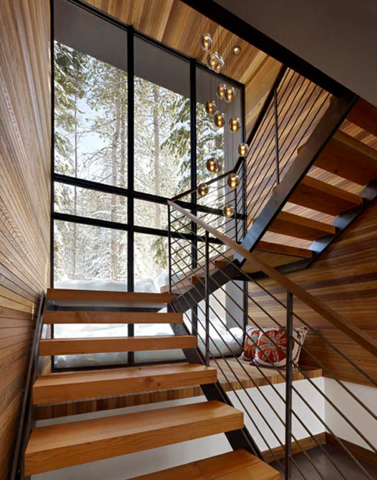 coin lecture espace sous escalier idée rangement escalier bois