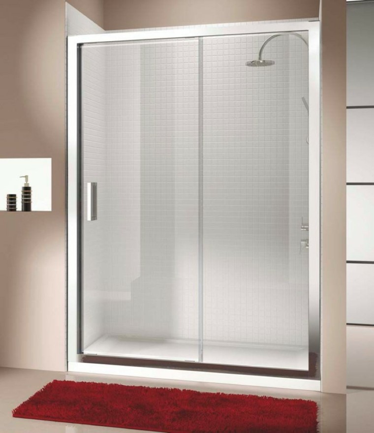 cabine de douche transparente idée paroi verre salle de bains tapis de sol rouge