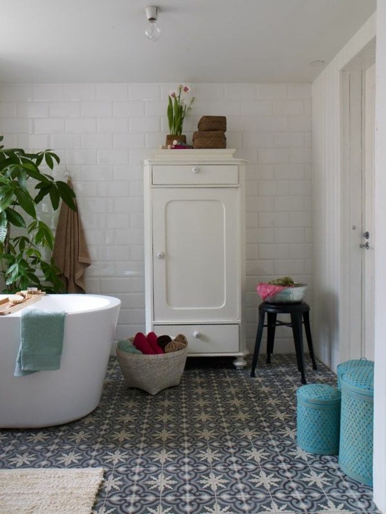 salle de bains design zellige marocain moderne baignoire blanche intérieur moderne meuble en bois