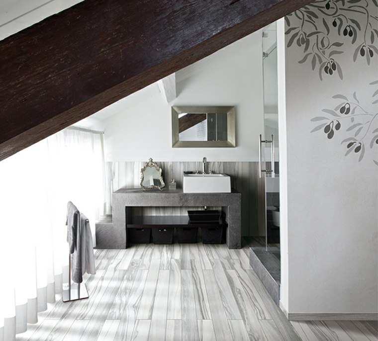 intérieur salle de bains revêtement sol carrelage effet bois gris blanc design