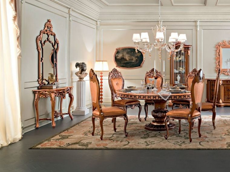 salle à manger baroque design table ronde bois chaise miroir mur luminaire suspension tapis de sol beige