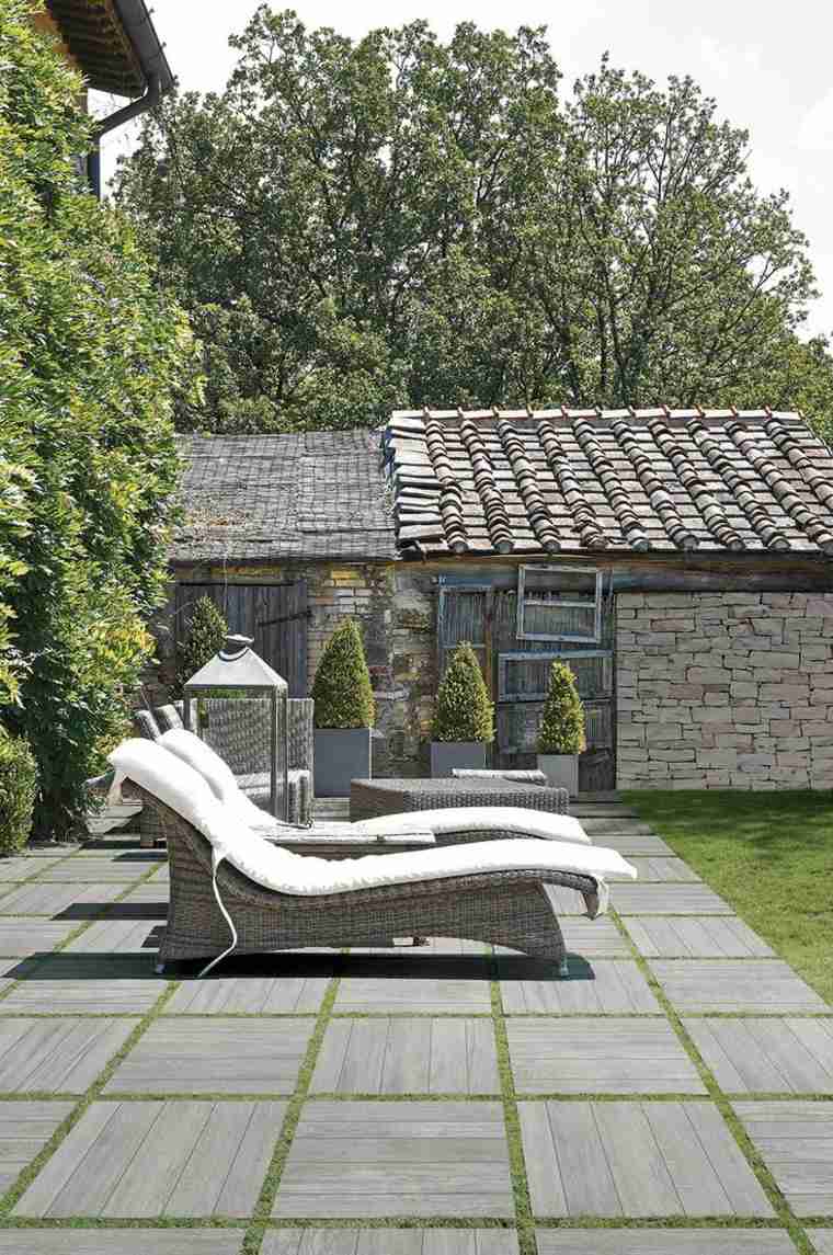terrasse aménagement moderne idée chaise longue résine tressée design