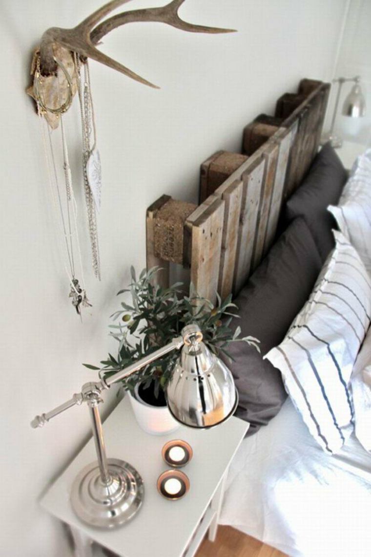 palette de bois tête de lit diy idée déco chambre plante mur aménagement intérieur 